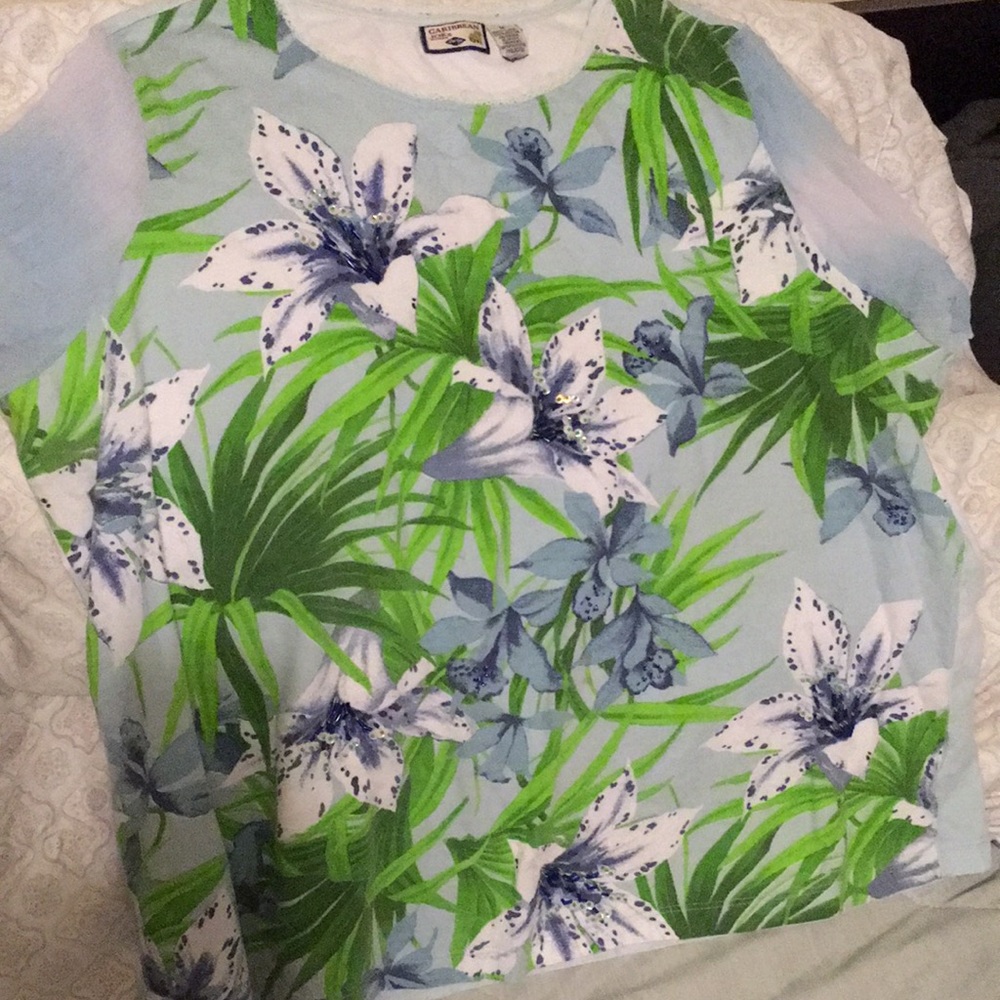 NWOT Blue Hawaii flower t-shirt